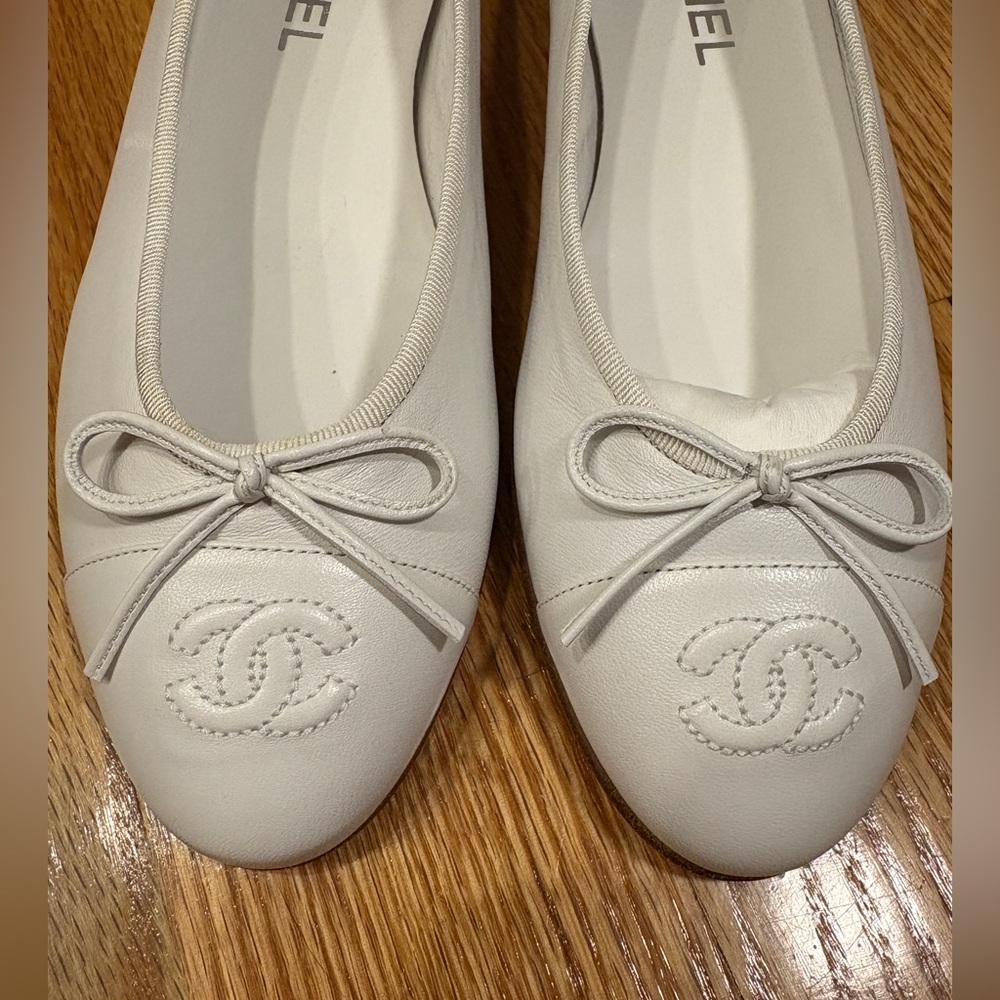 CHANEL White Leather Ballet Flats - Picture 6 of 6